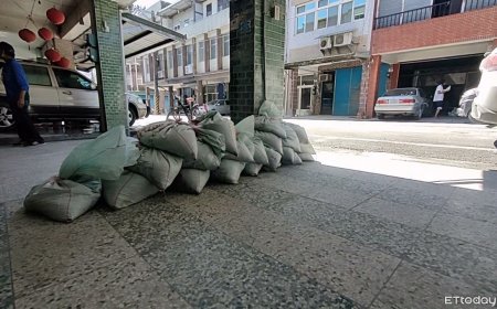 風神颱風逼近台灣！光復鄉居民「急堆沙包」　曝心聲：怕水淹進來