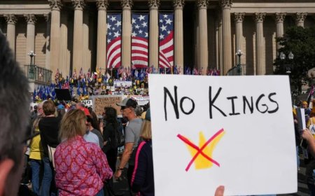 全美民众聚集以举行反特朗普的“不要国王”抗议活动