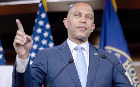 Jeffries spars with CBS host on claims the upcoming midterms will be 'rigged elections'