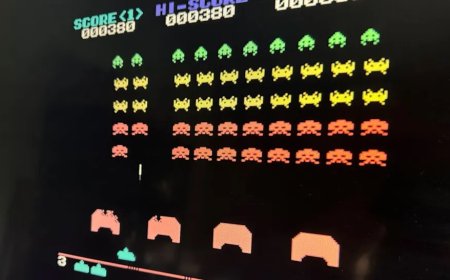 经典《太空侵略者》游戏越玩越快，真相竟是处理器性能不够用导致