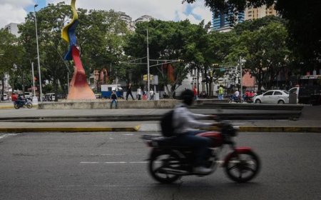 栽赃陷害？美驻委使馆现炸弹，美军集结完毕，战争条件全部具备？