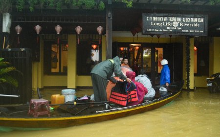 越南创纪录的降雨和洪水造成9人死亡