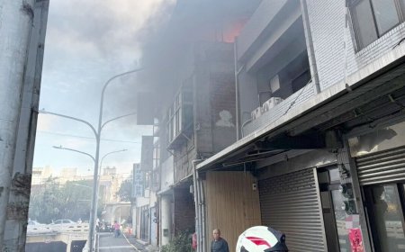 中壢民宅火警三樓神明廳竄火煙　消防急灌救30分鐘撲滅