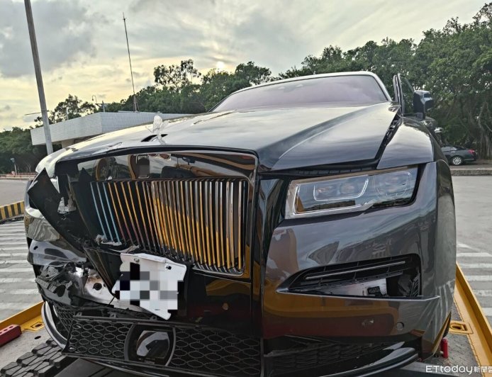 新竹國道3車追撞!「勞斯萊斯Ghost 」車頭毀了 維修費破百萬