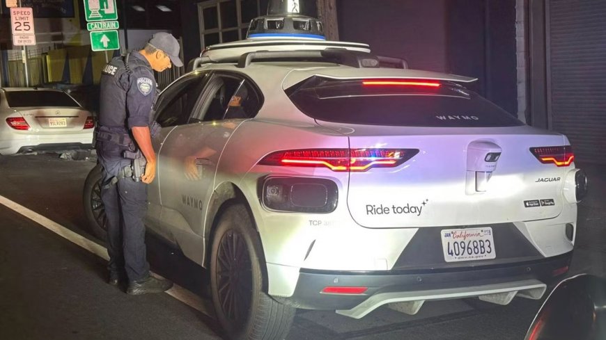 Waymo 无人驾驶汽车违规掉头被拦停,警察却无法开罚单