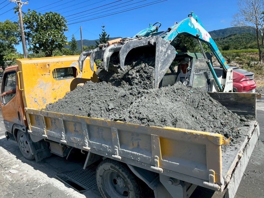 出錢又出力！童子賢、和碩捐2千萬花蓮賑災　調度大量機具協助清淤