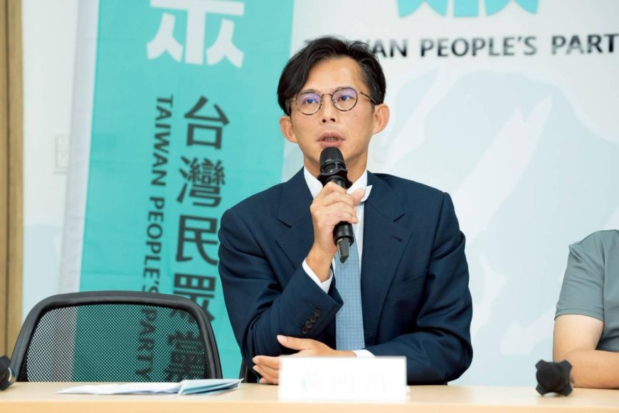 黃國昌大戰民視、自由、三立、鏡電視提問　批綠營想看他D槽有多滿