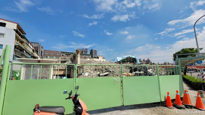 高雄市區驚見2樓高「鋼筋垃圾山」黑歷史曝光　市府開罰勒令停工