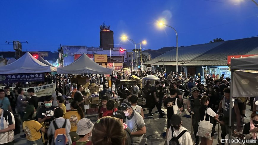 最暖中秋！光復車站前變迷你小夜市　吊車超人斜槓烤香腸爆人潮