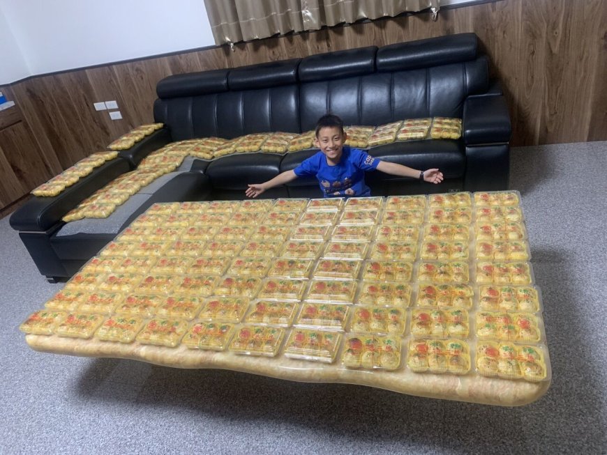 爽秀1500顆蛋黃酥「金磚」！台中這家人6hrs狂打2萬通終如願