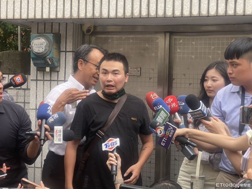 「吃屎哥」闖羅明才反罷免晚會　撒冥紙嗆國民黨賣台！檢不起訴