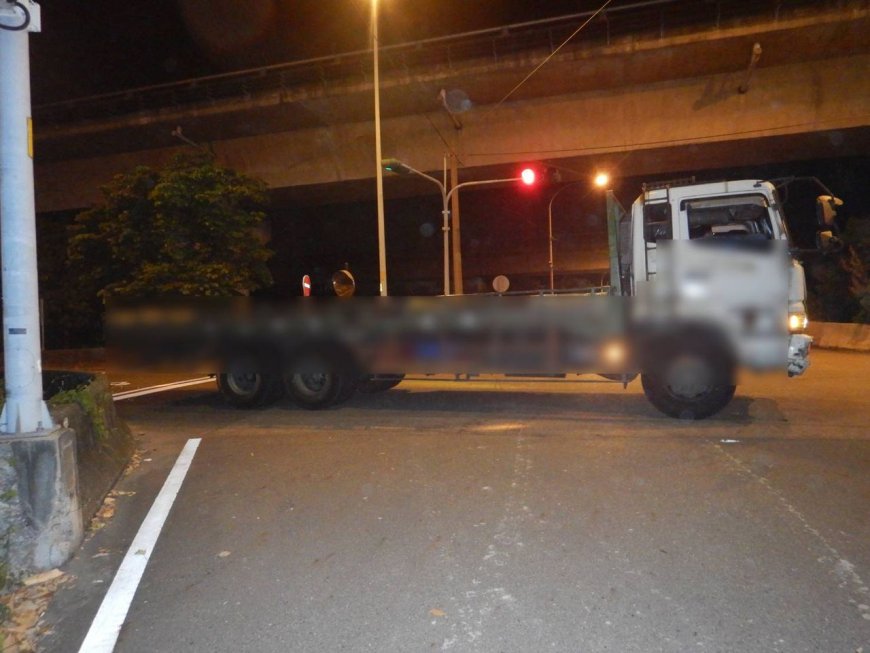 彰化阿伯騎車自撞電線桿！貨車閃不過再撞　昏迷送醫搶救中