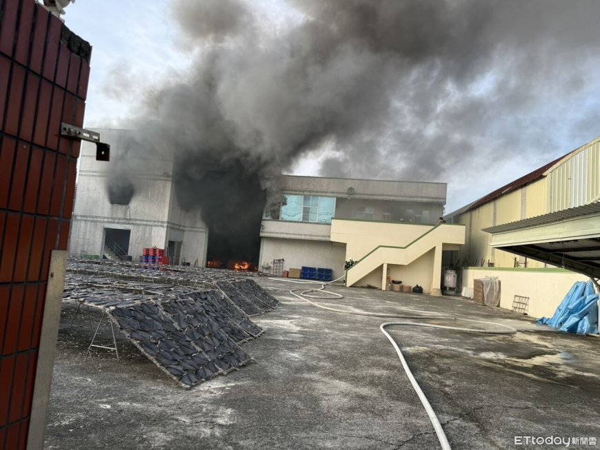 煮魚翅爆炸！高雄海產行黑煙沖天　老闆救火燙傷灌救現場狼藉