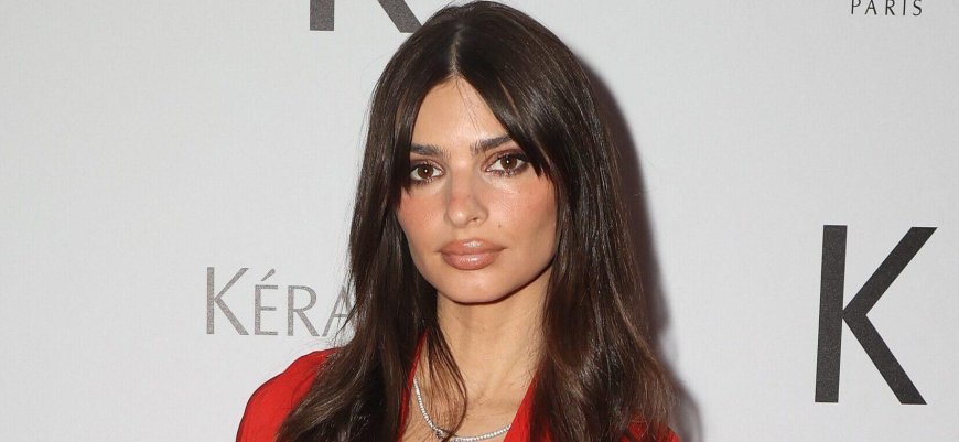 Emily Ratajkowski Earns 'The Best To Ever Do It' Praise After Victoria's Secret Runway Debut