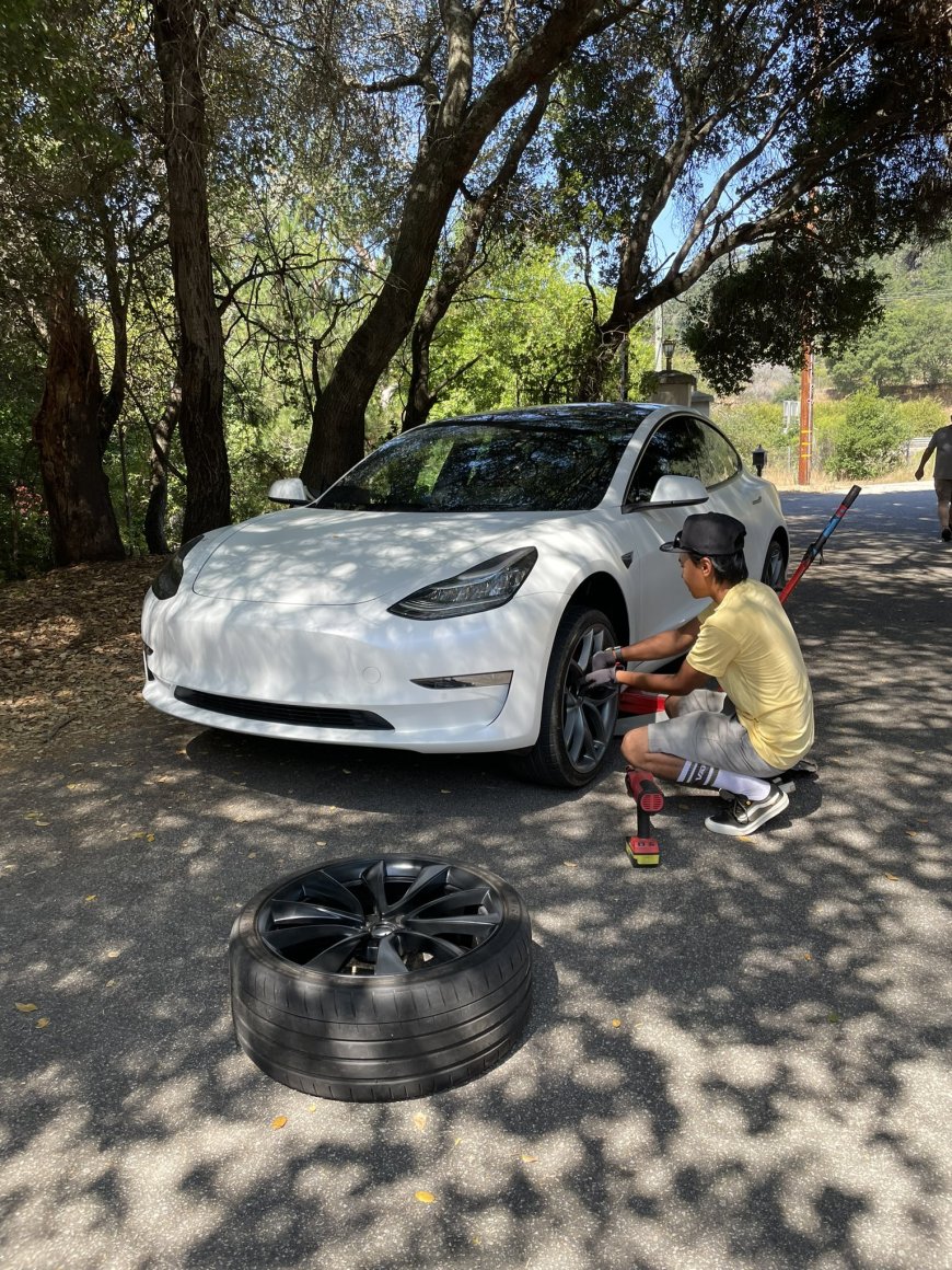 特斯拉确认 Model 3 / Y 标准版减配胎压传感器,车主褒贬不一