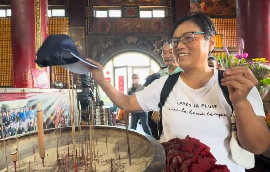 鏟子超人帽爆紅！領帽首日無名英雄衝了　他搶頭香喊：花蓮平安