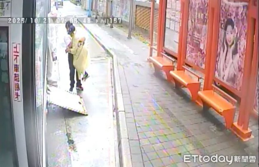 新北身障婦雨中爬行搭公車　超暖司機抱她上下車…全車乘客感動