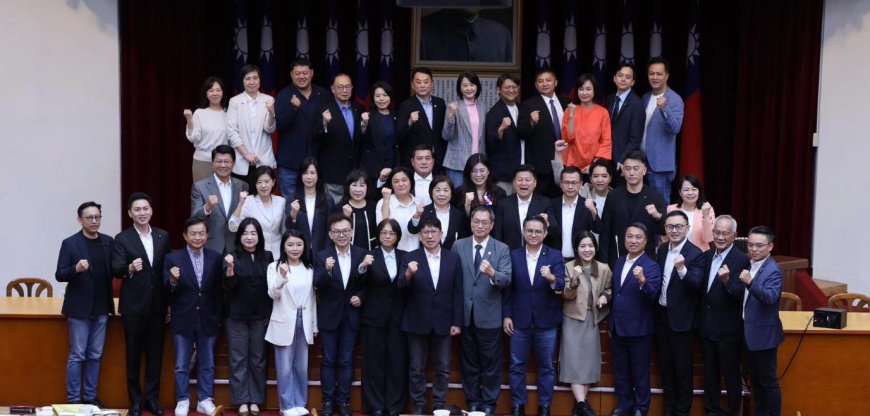 鄭麗文路線藍營靜默觀察中　綠營鼓舞要打成中國黨