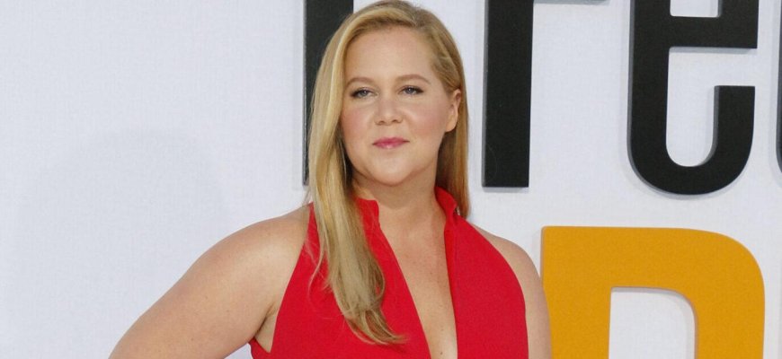 Amy Schumer Gets Her Flowers As Trimmed Body Continues To Turn Heads