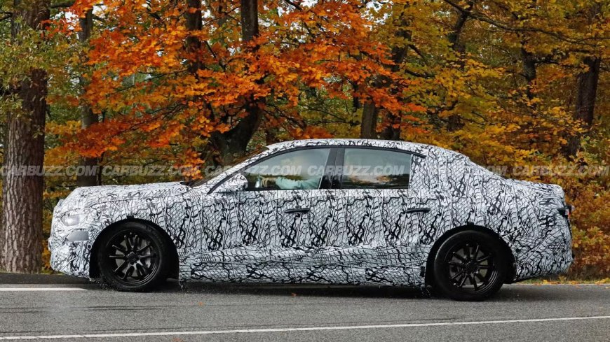 奔驰 E 级纯电版曝光:回归传统设计,续航有望破 800 公里