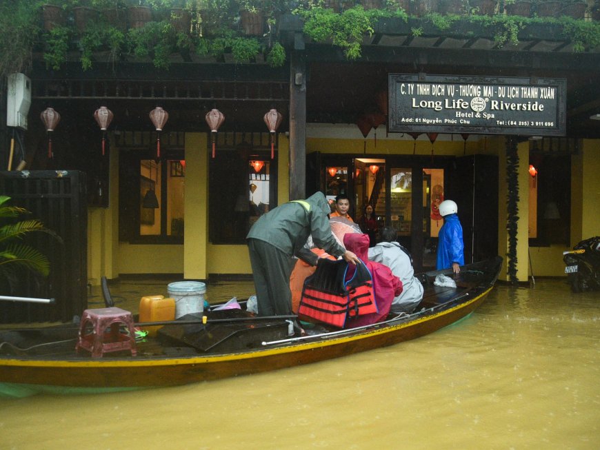 越南创纪录的降雨和洪水造成9人死亡