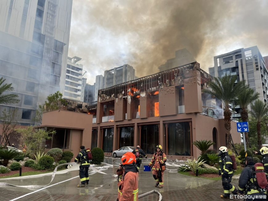 快訊／央北建案「華固譽誠」接待中心火警！　1、2樓狂燒畫面曝光