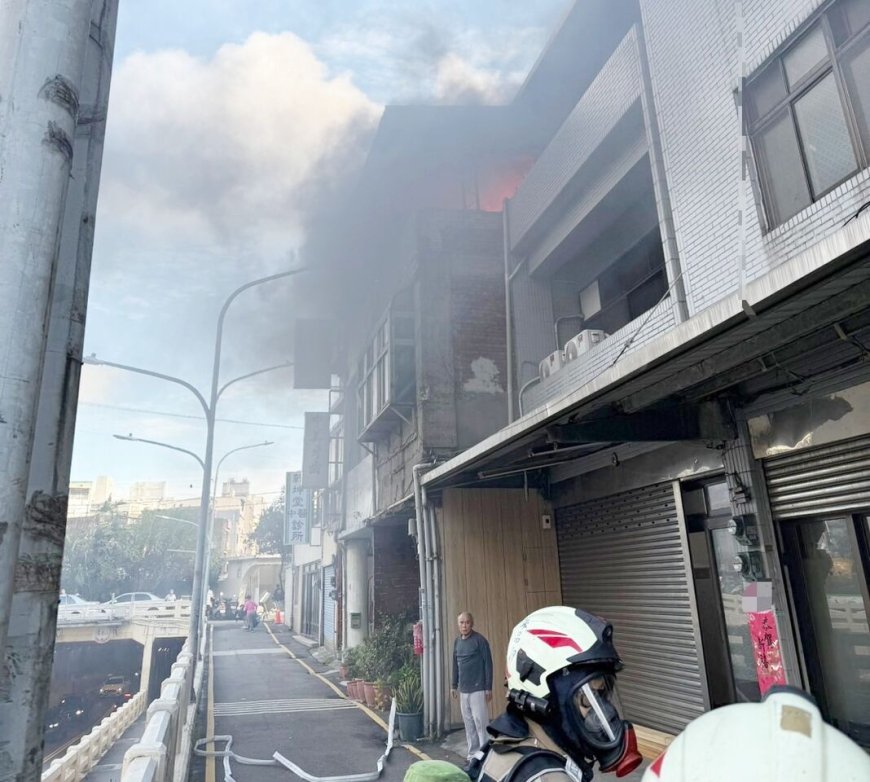 中壢民宅火警三樓神明廳竄火煙　消防急灌救30分鐘撲滅