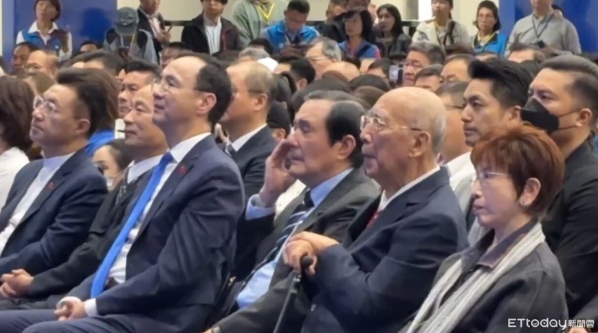 直擊／鄭麗文喊「讓國民黨從羊群變獅群」　馬英九台下頻拭淚