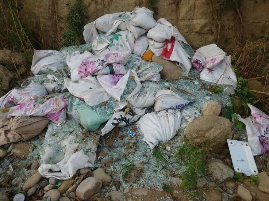 彰化貓羅溪慘變垃圾場！廢棄物堆成山　滿地碎玻璃恐怖畫面曝