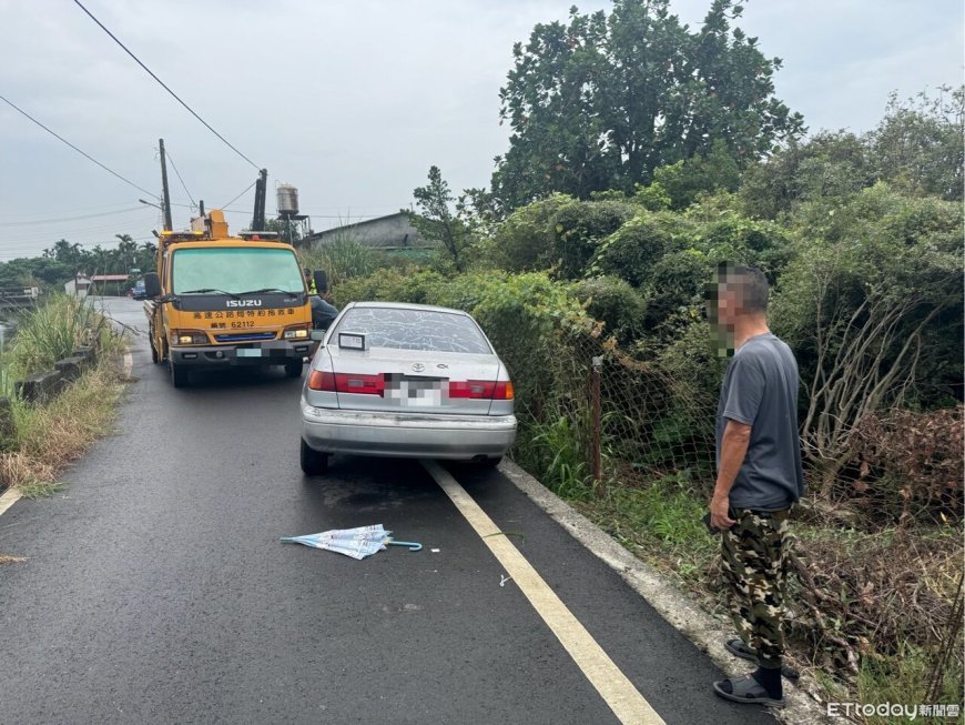 台南男遊屏東「會車卡水溝」　內埔警急找吊車助脫困