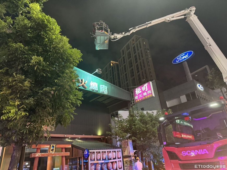 快訊／高雄知名燒肉店晚間火警！消防人員緊急撲救