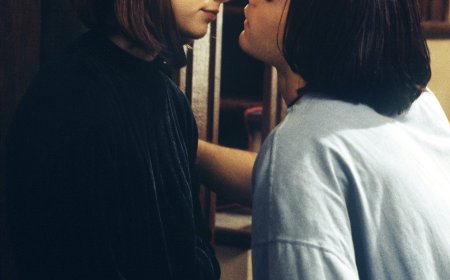 Claire Danes Recalls Kissing Older 'Adonis' Jared Leto on 'So-Called Life'