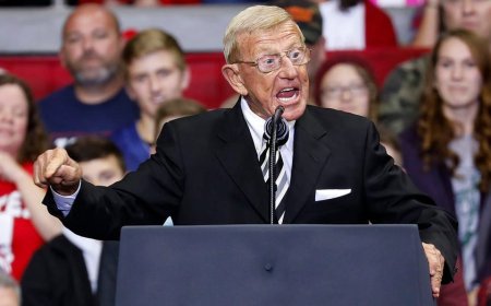 Famed football coach and broadcaster Lou Holtz slams Democrats amid government shutdown