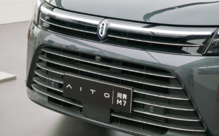 2000多亿市值的赛力斯二次上市，港股首日跌约3%