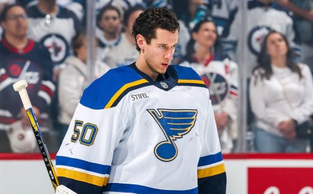 Blues goalie clarifies intentions after trying to pocket puck from Alex Ovechkin's 900th goal