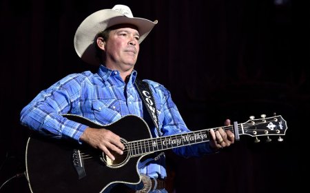 Country singer Clay Walker admits to worsening MS symptoms nearly 30 years after diagnosis