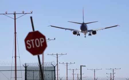 美国两党重启政府谈判“脱轨”，3万公务员申领失业救济、航班大规模削减