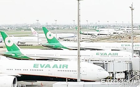 搭機躲廁所狂吸電子菸！27歲白目女下機被逮　這下慘了