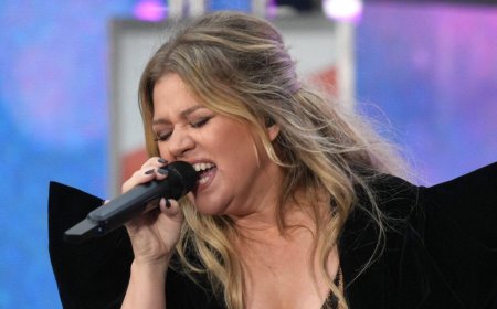 Kelly Clarkson's Savage Response To Ex-Manager Who Told Her To Get Plastic Surgery