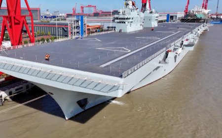 076两栖攻击舰首舰四川舰开展航行试验