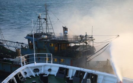 中國圍台演訓自家漁船失火　海巡新竹艦滅火助15船員逃生