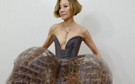 楊紫瓊罕見中門大開　珍珠洛胸前吸睛