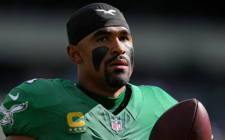 Eagles’ Jalen Hurts Is ‘Not Surprised’ by Report Teammates Are 'Frustrated'