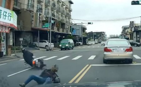 桃園3寶神級對撞！行人闖紅燈+機車逆向搶快　雙雙1秒躺平