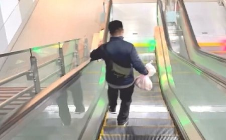 變態狼捷運手扶梯掀裙偷拍底褲　OL開罵！他急刪照片裝無辜