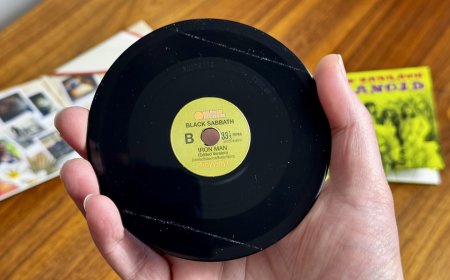 初探 4 英寸黑胶唱片：每面能听约 4 分钟，漂亮但“难伺候”