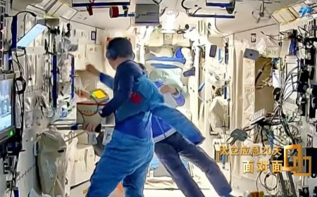 神舟二十号返回舱玻璃裂纹揭秘：三角形痕迹、贯穿性裂纹，初步判断空间碎片尺寸不到一毫米