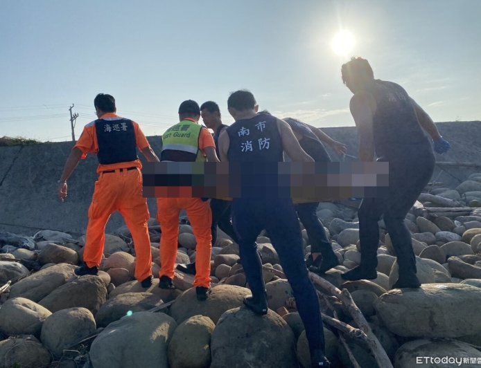 快訊／台南曾文溪口今晨發現男性浮屍！　警消赴現場打撈