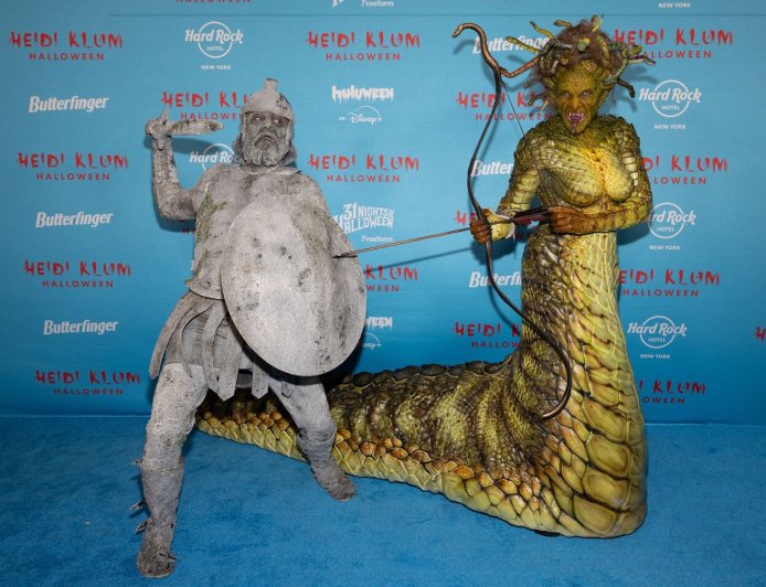 「萬聖節女王」海蒂克隆醜到無極限　扮蛇髮女妖梅杜莎石化老公