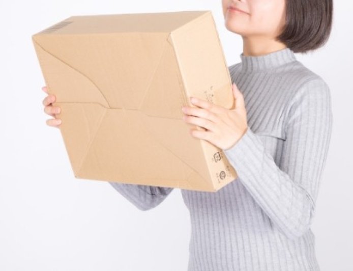 超商店員偷拆胸罩包裹「猛衝自拍到射」洗好放回去　她拆貨崩潰